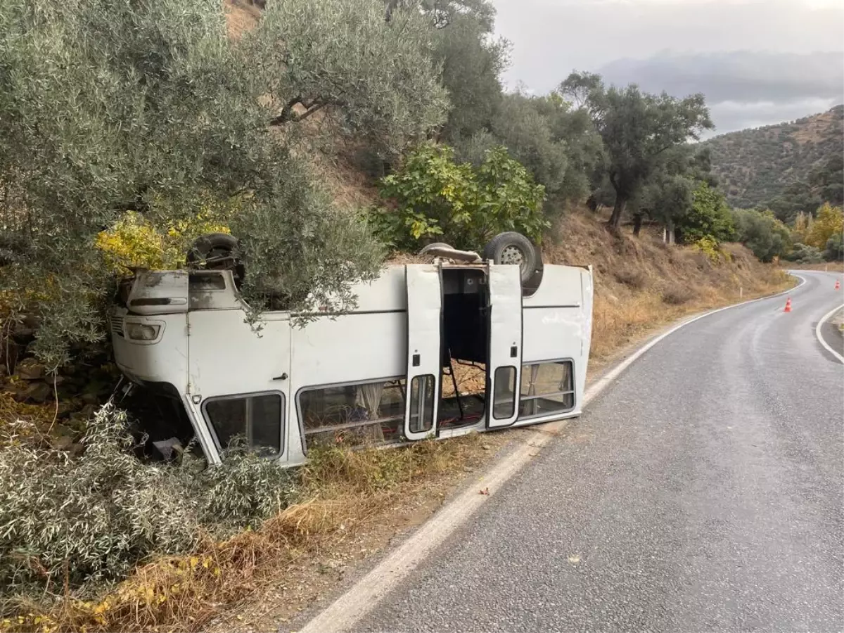 Aydın\'da tarım işçilerini taşıyan minibüsün devrildi, 10 kişi yaralandı