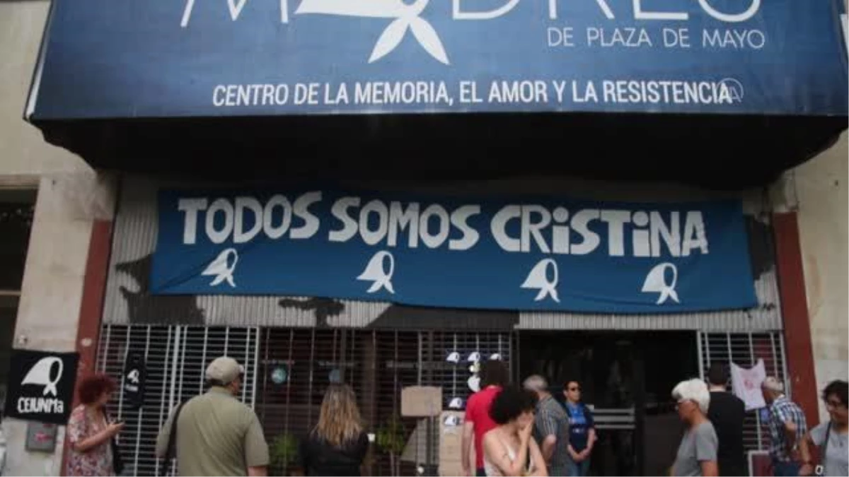 BUENOS AIRES - Arjantinliler, "Mayıs Meydanı Anneleri" lideri Hebe de Bonafini\'nin yasını tutuyor