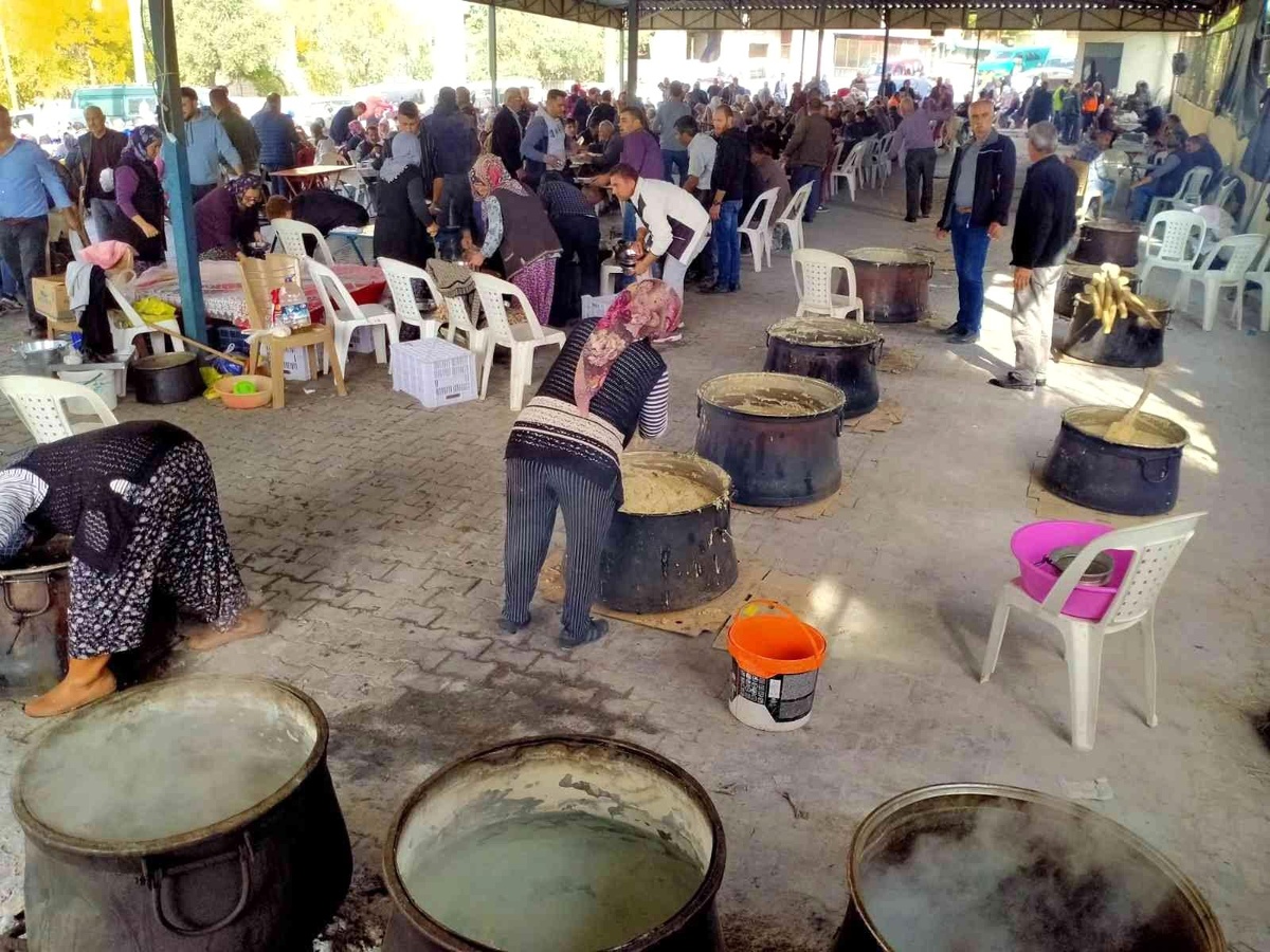 Buharkent\'te asırlık keşkek hayrı ve yağmur duasına binlerce kişi katıldı