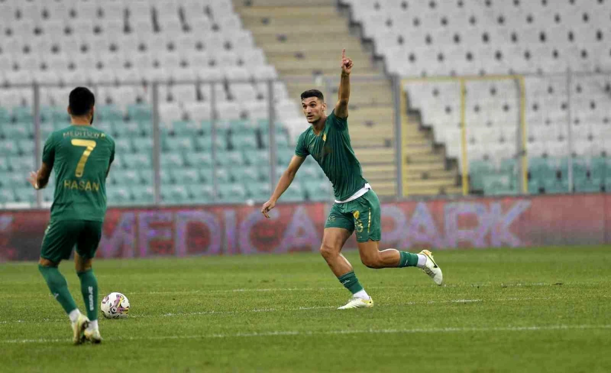 Bursaspor\'un genç oyuncusu Ertuğrul Kurtuluş iki hafta sahalardan uzak kalacak