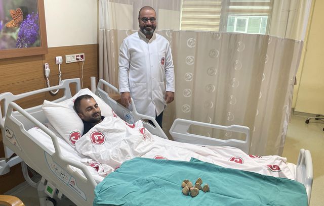 Karın ağrısı şikayetiyle hastaneye giden vatandaş acilen ameliyata alındı: Karşımızda ilginç bir vaka var Karın ağrısı şikayetiyle hastaneye giden vatandaş acilen ameliyata alındı: Karşımızda ilginç bir vaka var