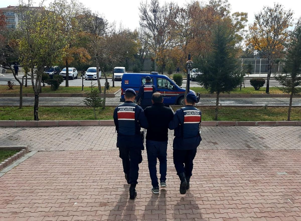 Cezaevi firarisi ve aranan şahıslar operasyonla yakalandı