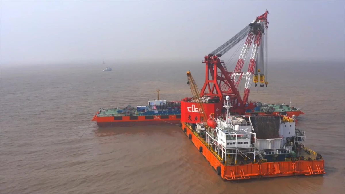 Çin\'in Shanghai Kentinde Qing Hanedanlığı\'ndan Kalma Gemi Enkazı Sudan Çıkarıldı