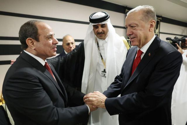Cumhurbaşkanı Erdoğan, 'Asla görüşmem' dediği Sisi ile el sıkıştı, sırada başka bir lider daha var Cumhurbaşkanı Erdoğan, 'Asla görüşmem' dediği Sisi ile el sıkıştı, sırada başka bir lider daha var