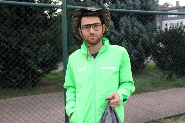 Kocaeli'de cüzdanı çalınan genç, tüm parasını kaybedince kentin ortasına çadır kurdu Kocaeli'de cüzdanı çalınan genç, tüm parasını kaybedince kentin ortasına çadır kurdu
