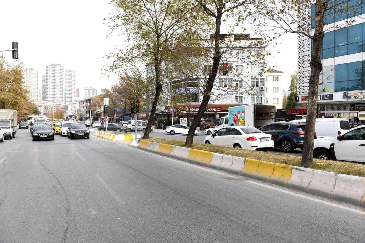 Esenyurt\'ta kavşak çalışmalarıyla trafik yoğunluğu en aza indiriliyor