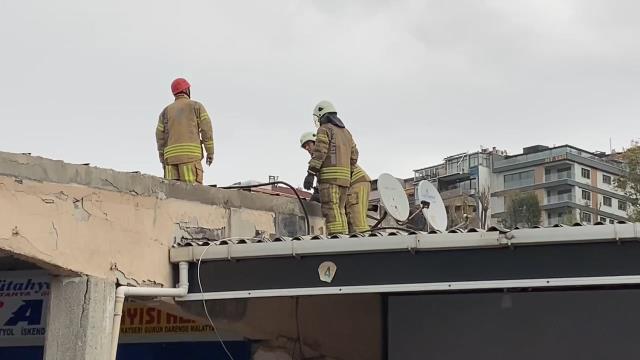 Harem Otogarı'nda yazıhanenin çatısı uçtu