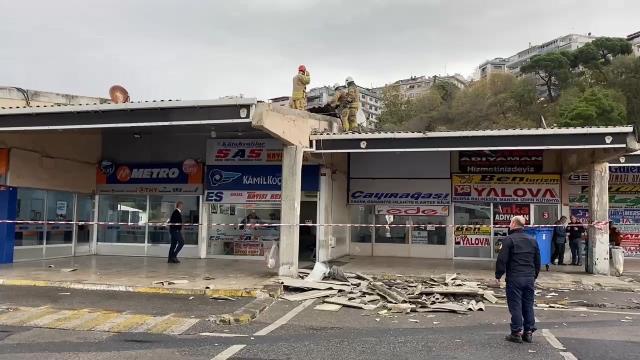 Harem Otogarı'nda yazıhanenin çatısı uçtu