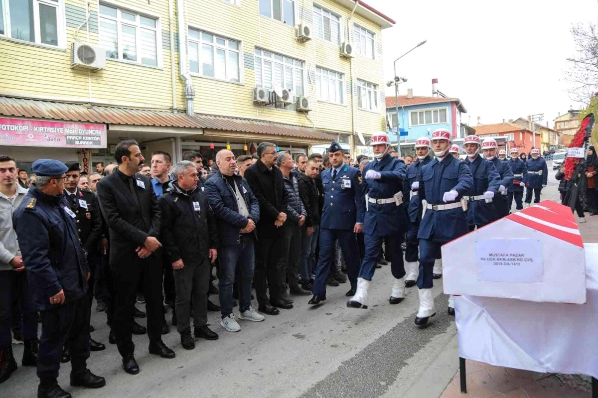 Hava Astsubay Mustafa Pazar, Kütahya\'da toprağa verildi