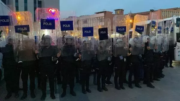 HDP'lilerin 'Pençe Kılıç Hava Harekatı' protestosuna polis müdahalesi: 47 gözaltı