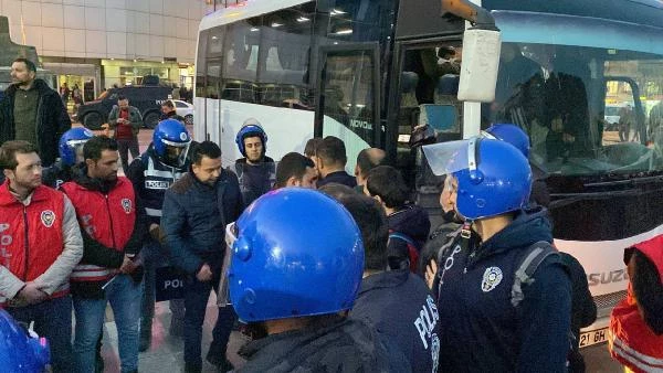 HDP'lilerin 'Pençe Kılıç Hava Harekatı' protestosuna polis müdahalesi: 47 gözaltı