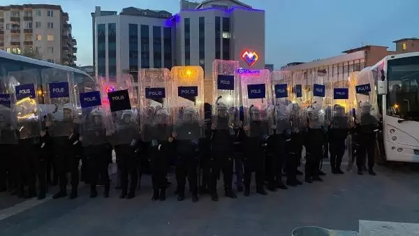 HDP'lilerin 'Pençe Kılıç Hava Harekatı' protestosuna polis müdahalesi: 47 gözaltı