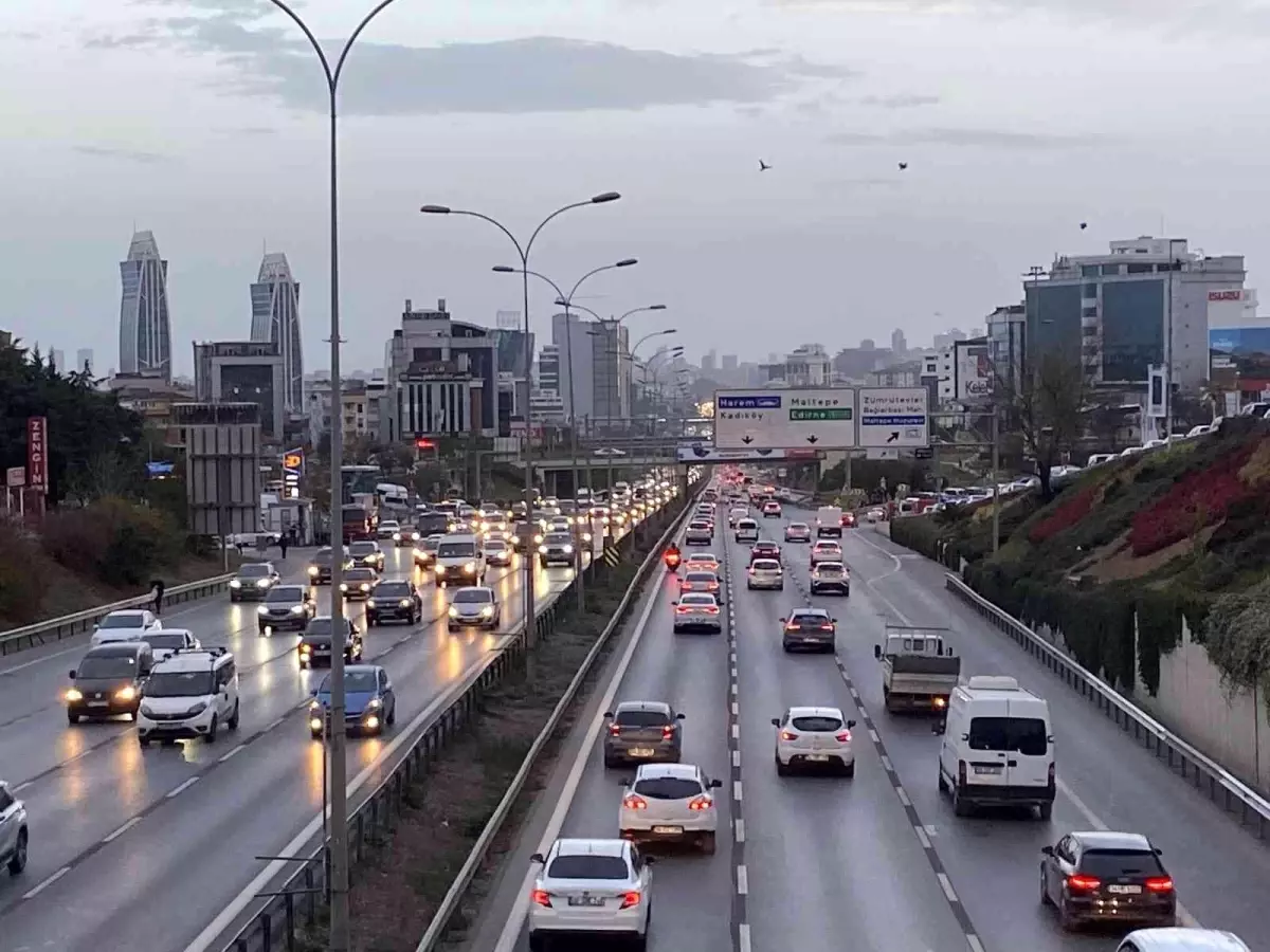 İstanbul\'da ara tatil sonrası trafik yoğunluğu oluştu