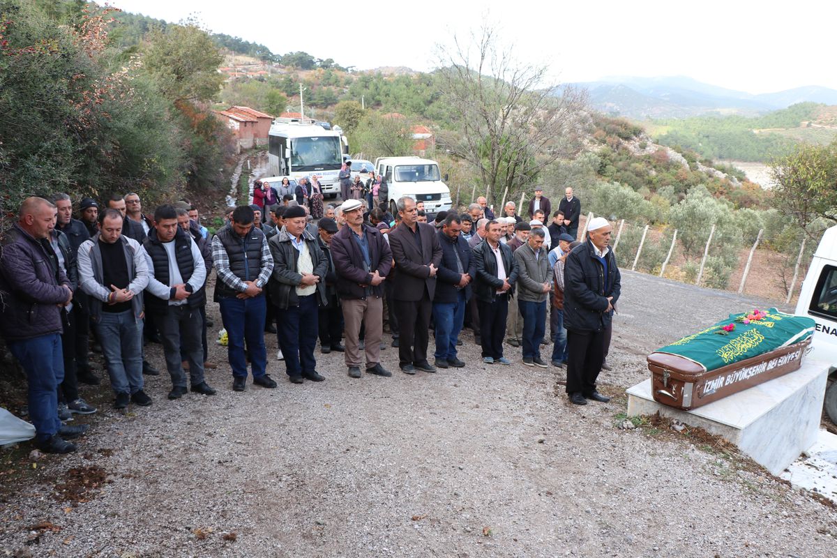 İzmir\'de bir kadın evde ölü bulundu, 1 kişi gözaltına alındı
