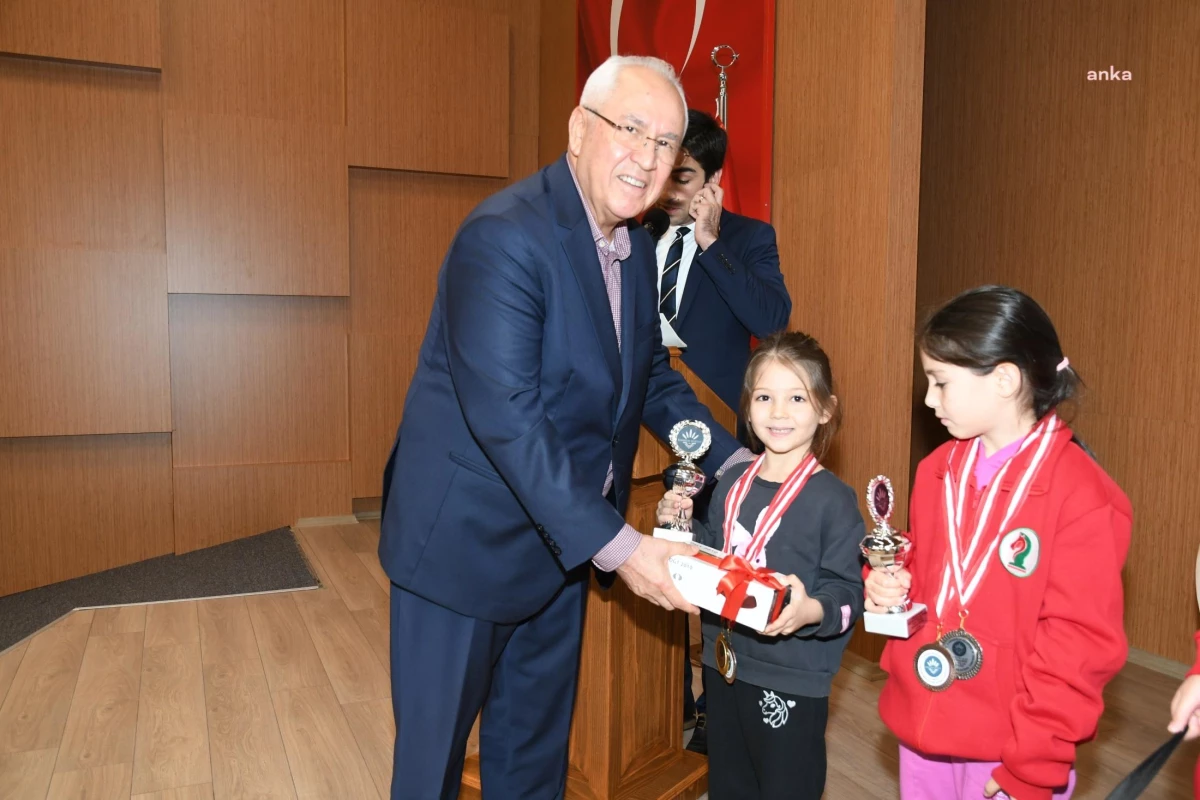 Karabağlar Belediyesi\'nin \'Başöğretmen Atatürk Satranç Turnuvası\' Sona Erdi