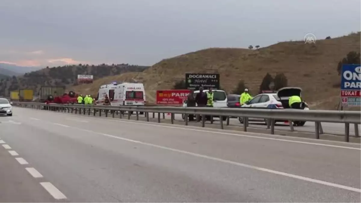 KASTAMONU - Devrilen minibüsteki 2 kişi yaralandı