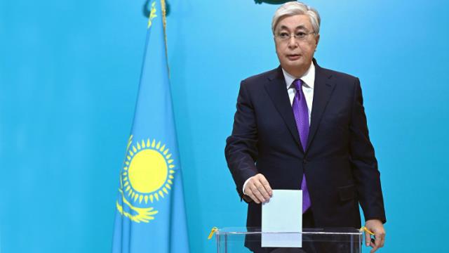 Kazakistan'daki erken cumhurbaşkanlığı seçimini ilk sonuçlara göre Tokayev kazandı Kazakistan'daki erken cumhurbaşkanlığı seçimini ilk sonuçlara göre Tokayev kazandı