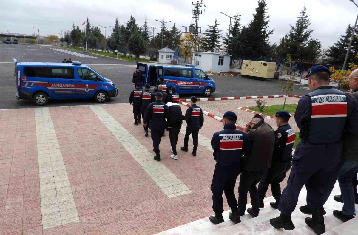 Kırklareli\'nde \'yağma\' suçuna karıştığı iddia edilen 6 şüpheli yakalandı