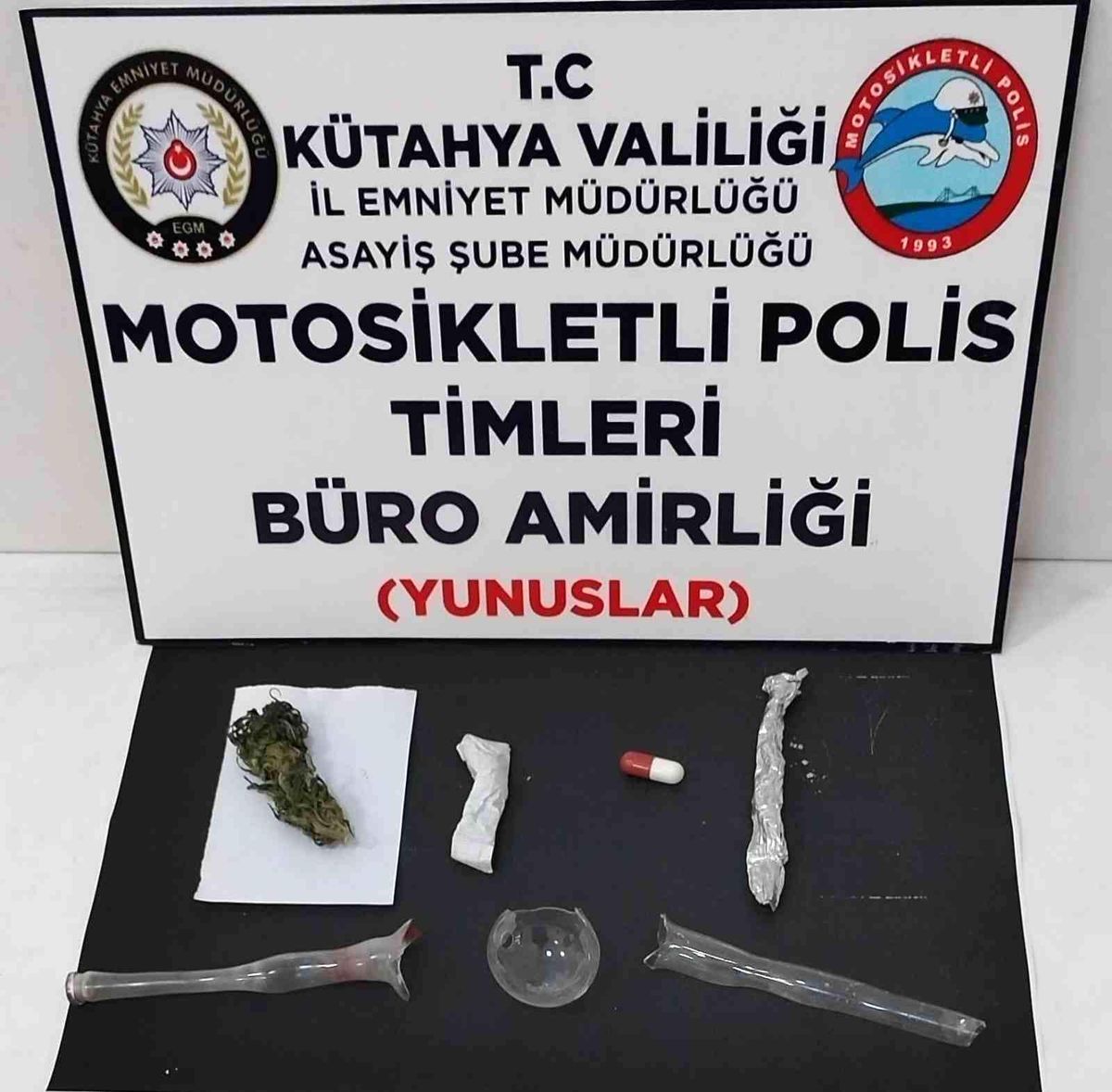 Kütahya\'da Yunus Timlerinin durdurduğu araçta uyuşturucu ele geçirildi