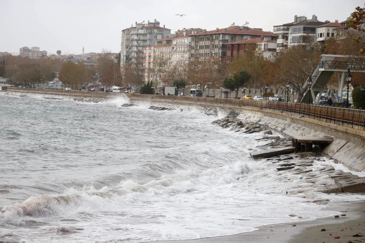 Marmara Denizi\'nde lodos etkisini sürdürüyor