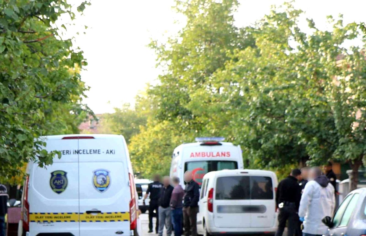 Odunlukta bıçakla hayatına son verdi