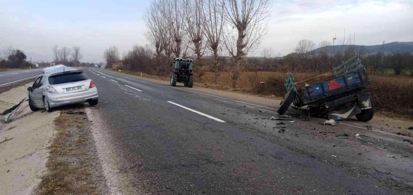 Otomobil traktöre çarptı: 1 yaralı