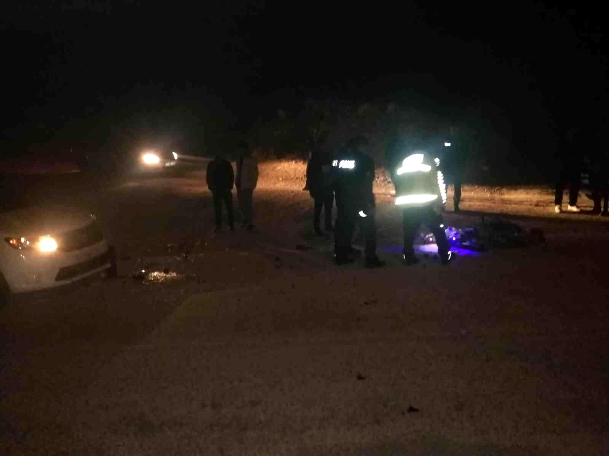 Otomobille motosiklet çarpıştı, sürücüler yaralandı