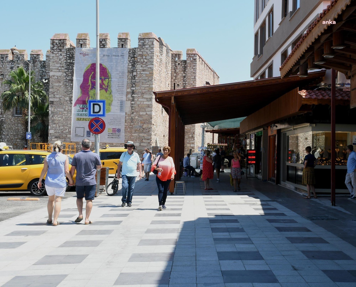 Rus Turist Sayısı Geçen Yılın Ekim Ayına Göre Yüzde 15,1 Azaldı