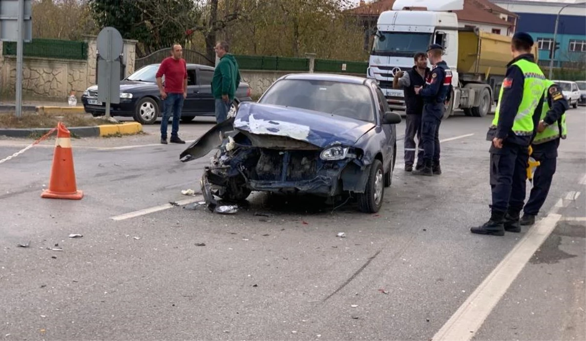 Sakarya\'da zincirleme trafik kazasında 1 kişi öldü, 4 kişi yaralandı