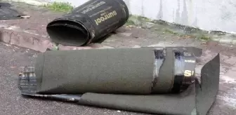 Sancaktepe'de şiddetli rüzgar binanın çatısını uçurdu, uçan çatı havada asılı kaldı