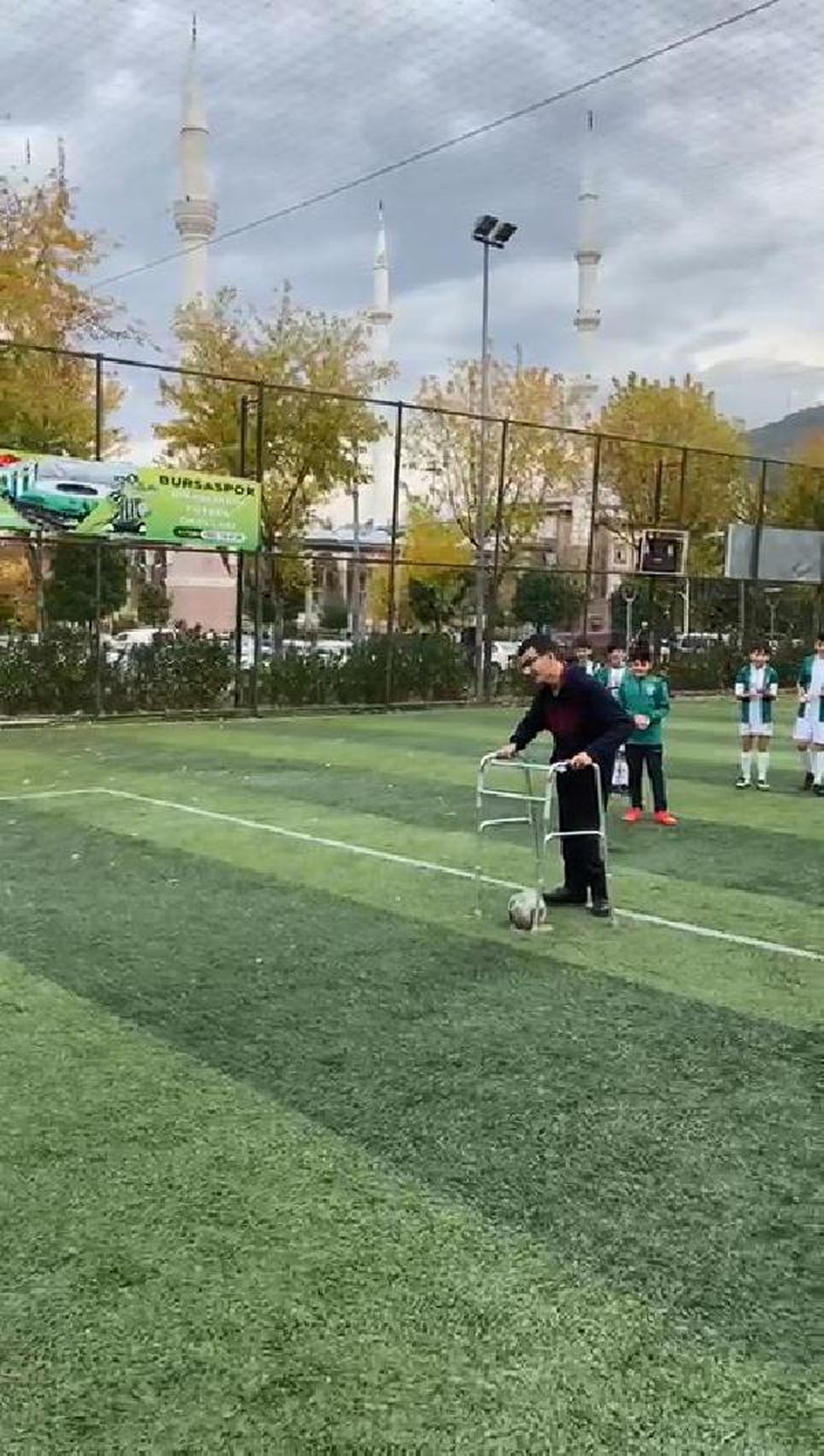 SEREBRAL PALSİLİ ALPEREN FATİH'İ DUYGULANDIRAN GOLLER