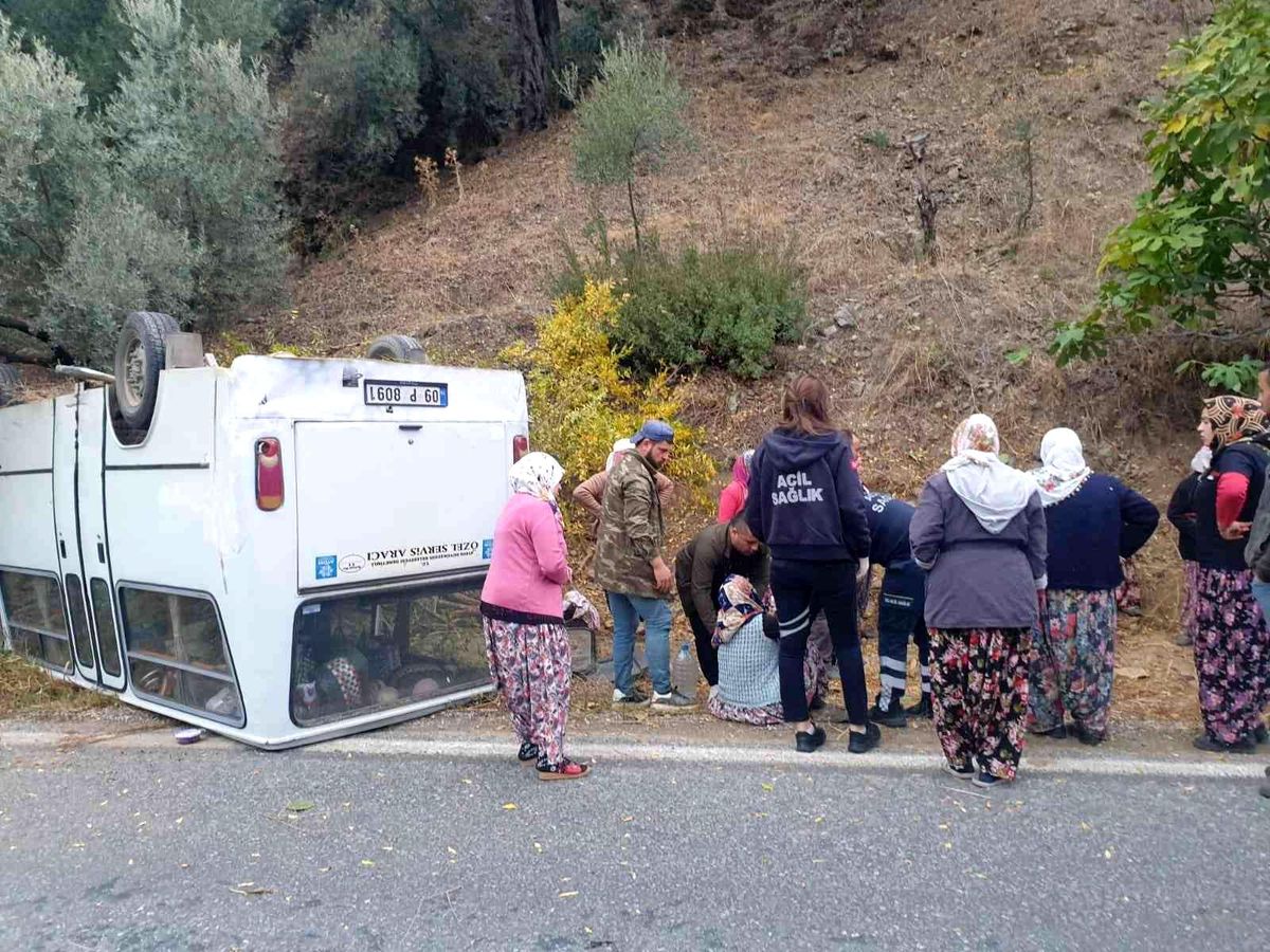 Tarım işçilerini taşıyan minibüs takla attı
