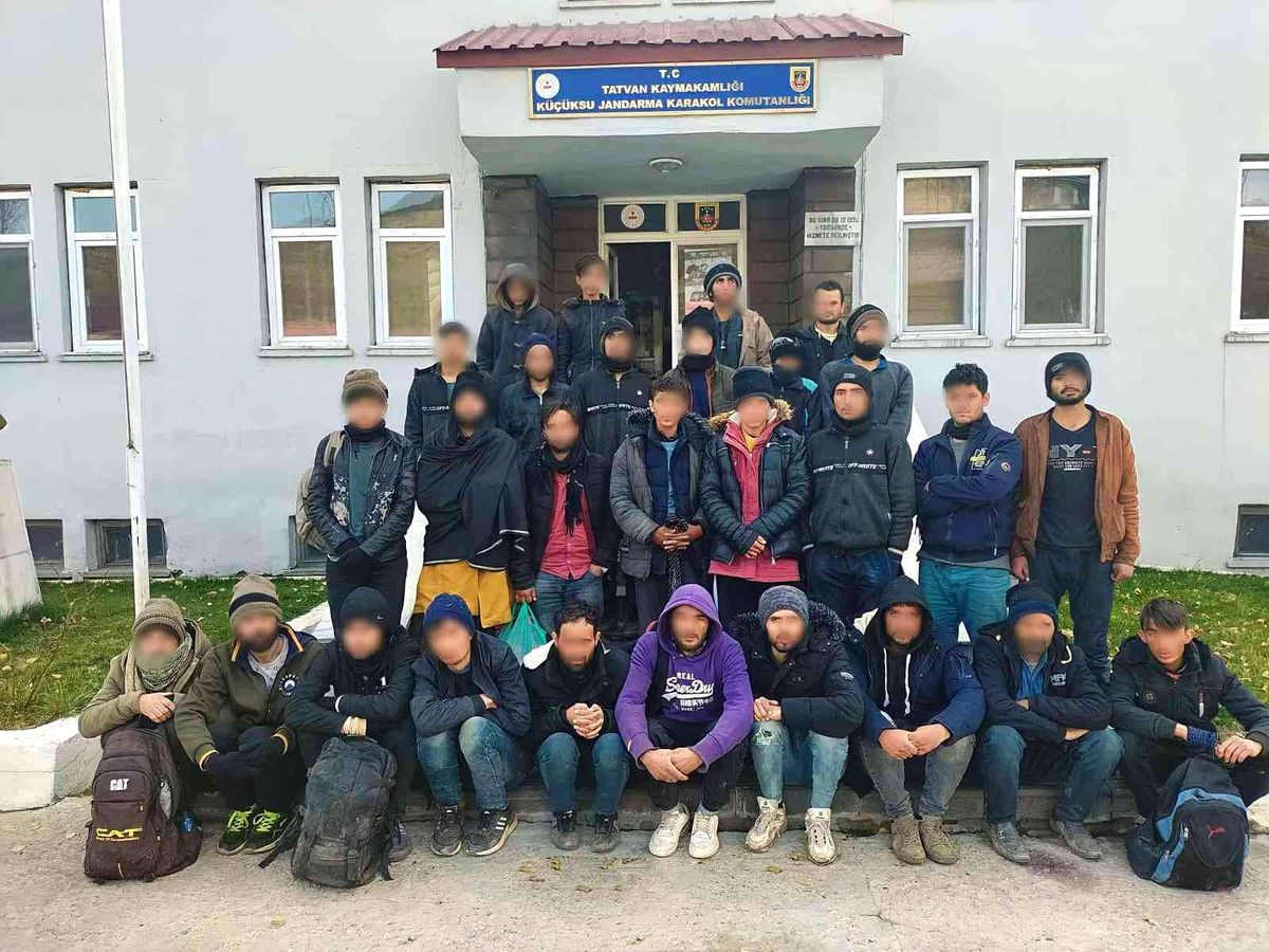 Tatvan\'da 28 düzensiz göçmen yakalandı