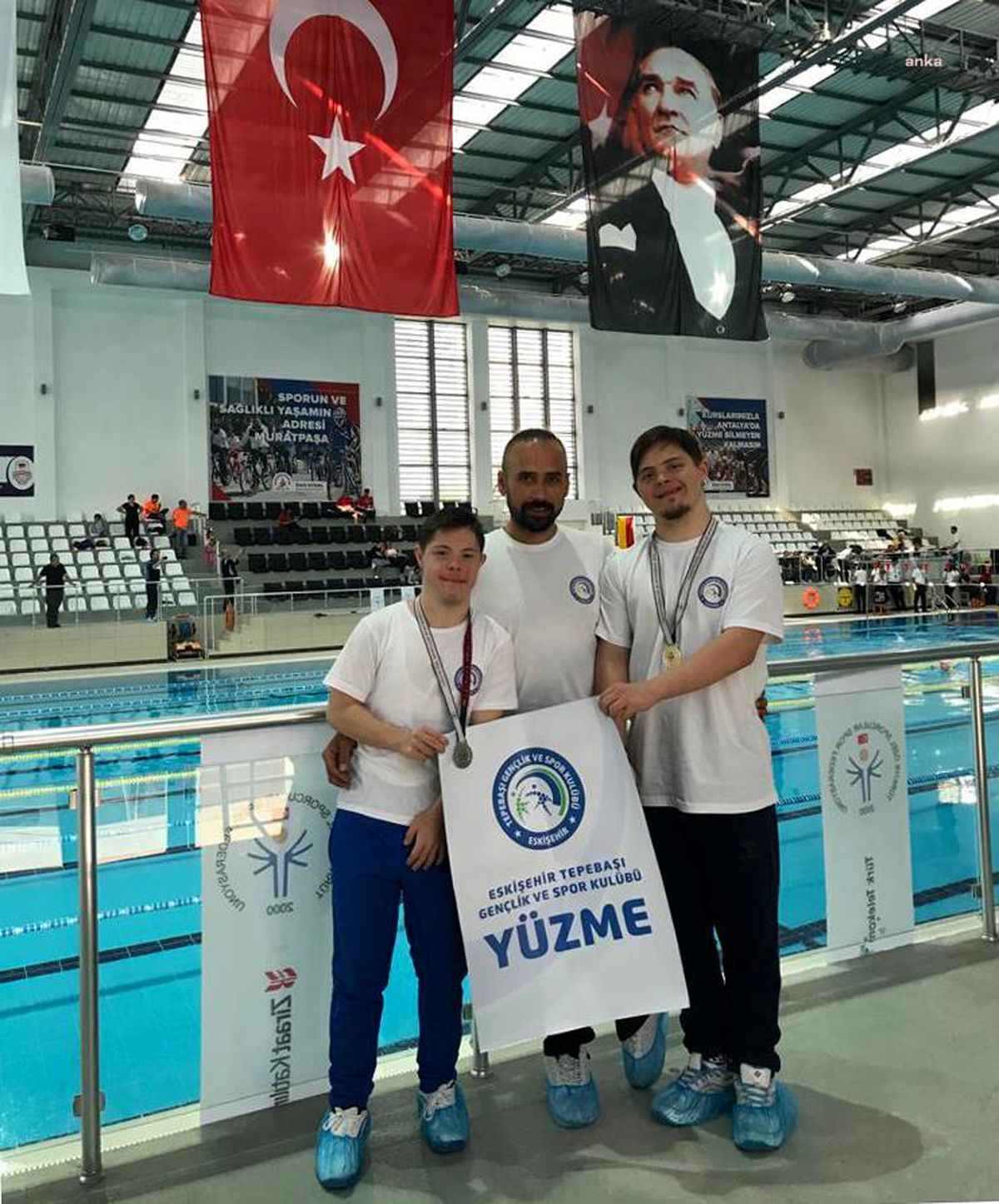 Tepebaşı\'nın Özel Yüzücüleri Antalya\'dan Dereceyle Döndü