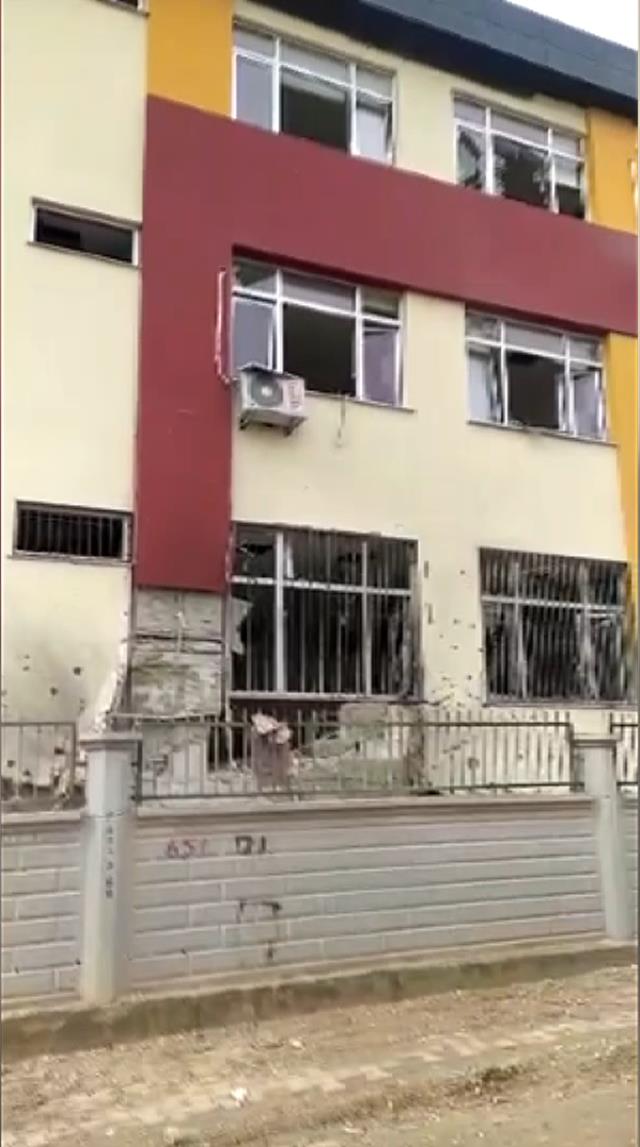 Terör örgütü tarafından fırlatılan roketinin isabet ettiği okuldan ilk görüntüler Terör örgütü tarafından fırlatılan roketinin isabet ettiği okuldan ilk görüntüler