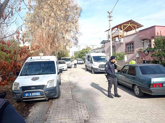 Adana'da tüyler ürperten cinayet! Eve baskın yapan maskeli kişiler misafiri öldürdü Adana'da tüyler ürperten cinayet! Eve baskın yapan maskeli kişiler misafiri öldürdü
