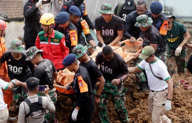 5,6'lık deprem Endonezya'yı yerle bir etti! Can kaybı 268'ye ulaşırken, ölenlerin çoğunun öğrenci olduğu açıklandı