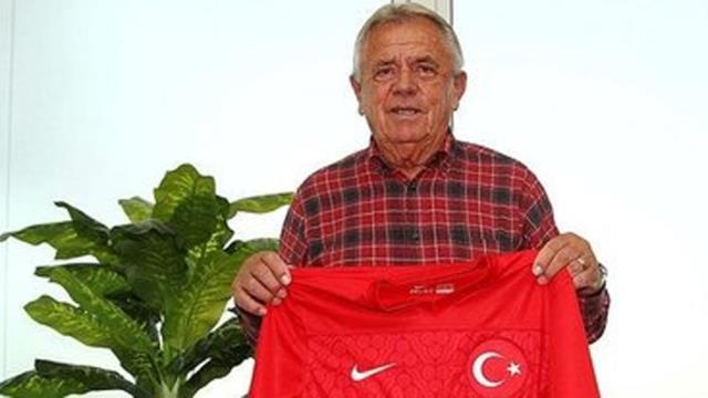 A Milli Takım'ın ve Fenerbahçe'nin eski teknik direktörü Meszöly hayatını kaybetti A Milli Takım'ın ve Fenerbahçe'nin eski teknik direktörü Meszöly hayatını kaybetti