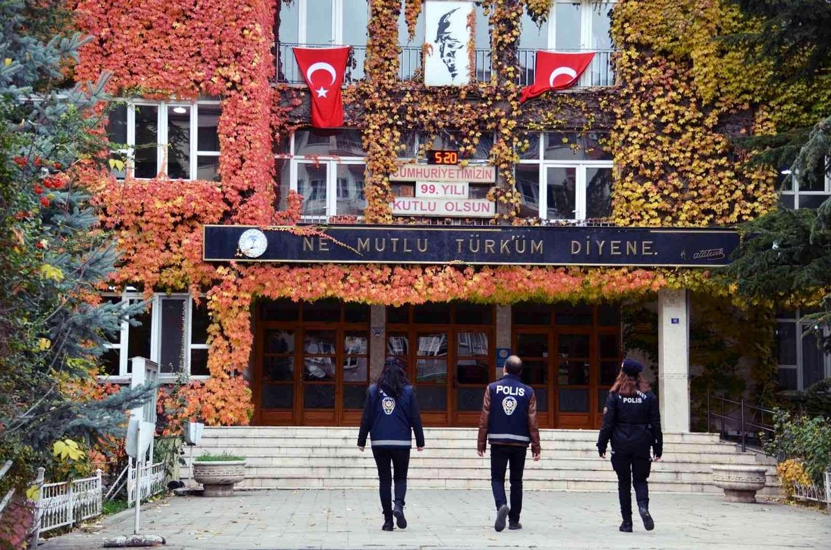 Afyonkarahisar\'da okullara yönelik polisten denetim