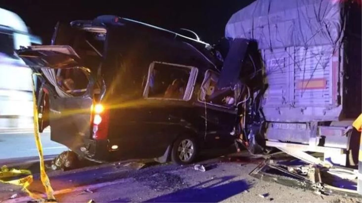 Amasya\'da tiyatro oyuncularının öldüğü kazada minibüs şoförü 8\'de 8 kusurlu çıktı! 120 kilometre hızla gidiyormuş