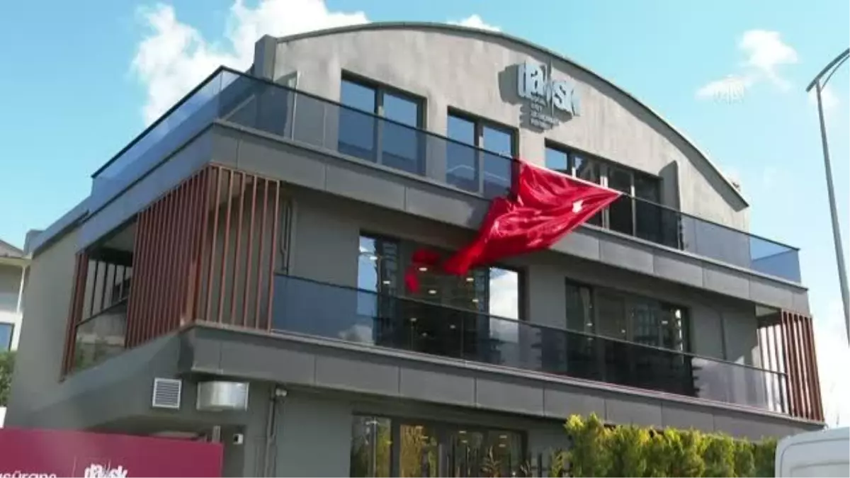 Bakan Nebati: 'Mevcut Zorunlu Deprem Sigortası ürününün kapsamının genişletilerek Zorunlu Afet Sigortası'na dönüştürülmesi yönündeki çalışmalar devam...