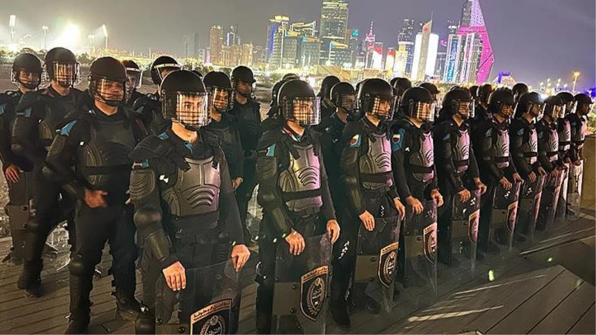 İçişleri Bakanı Soylu, Dünya Kupası için Katar\'a gönderilen polislerin fotoğraflarını paylaştı