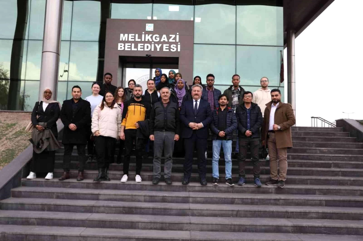 ERÜ\'de eğitim gören Erasmus öğrencileri Başkan Palancıoğlu\'nu ziyaret etti