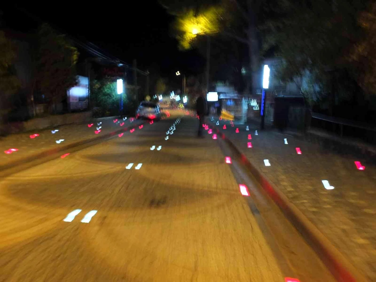 Burhaniye\'de şehir magandaları yol aydınlatmalarına zarar veriyor