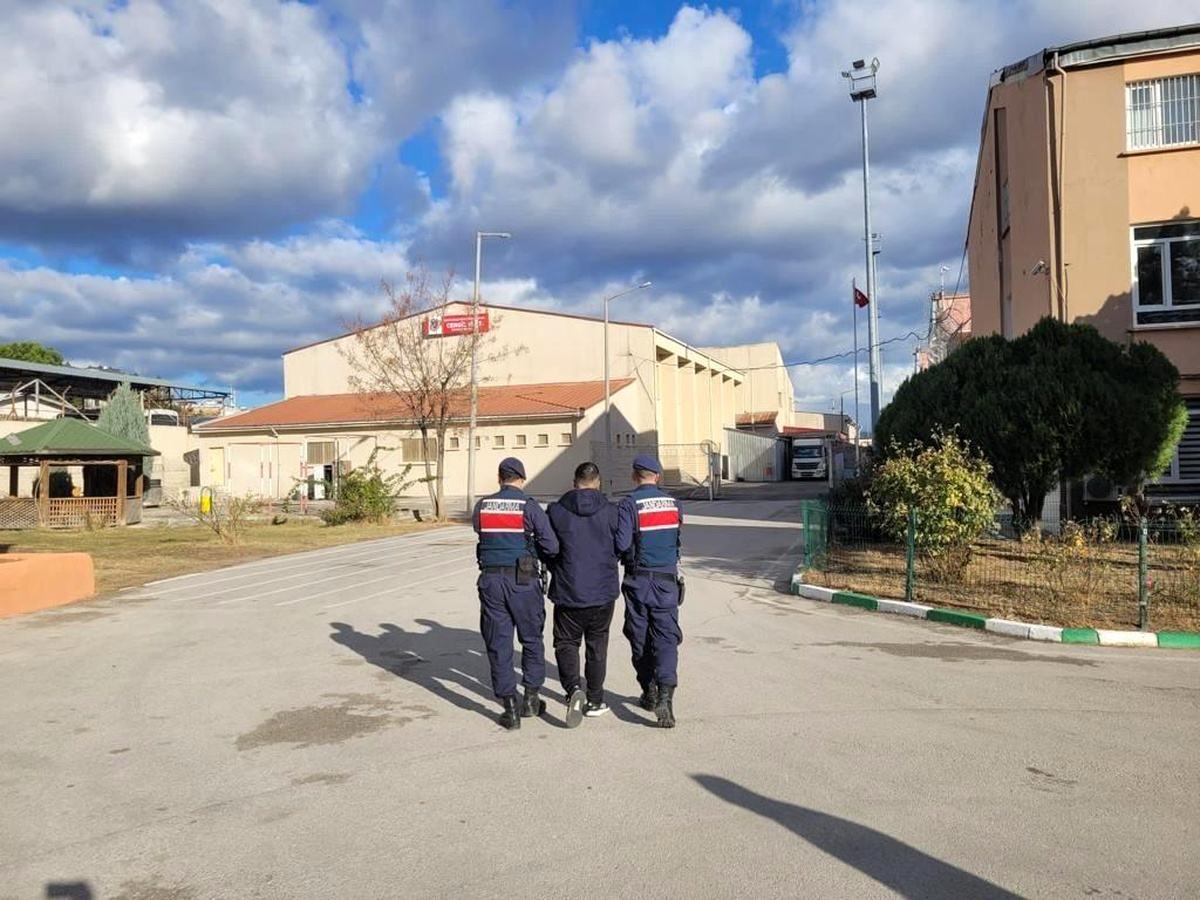 Bursa\'da 29 ayrı suçtan aranan şahıs, jandarma ekipleri tarafından yakalandı