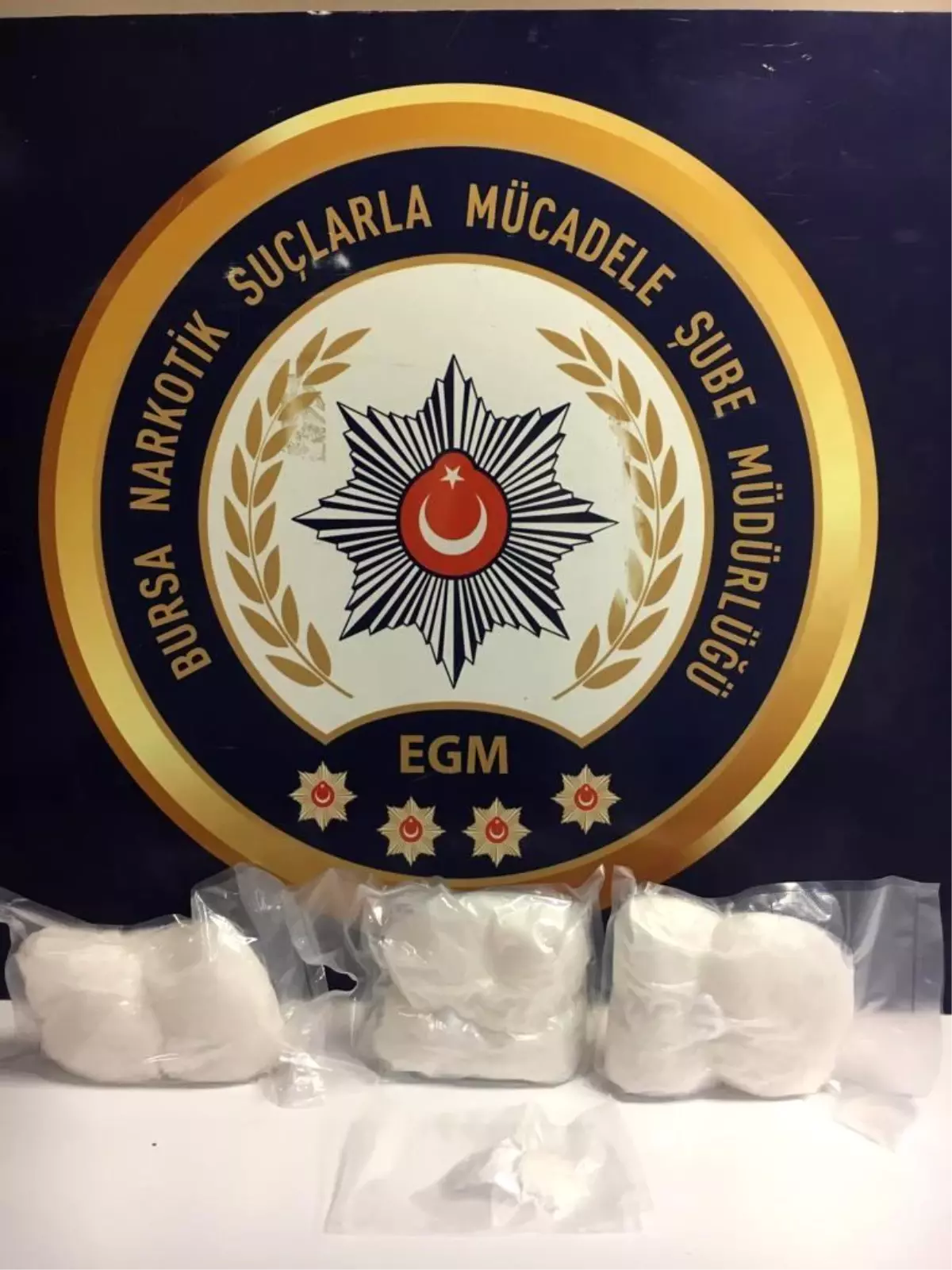 Bursa'da yapılan uyuşturucu operasyonunda 3 kilogram metanfetamin yakalandı