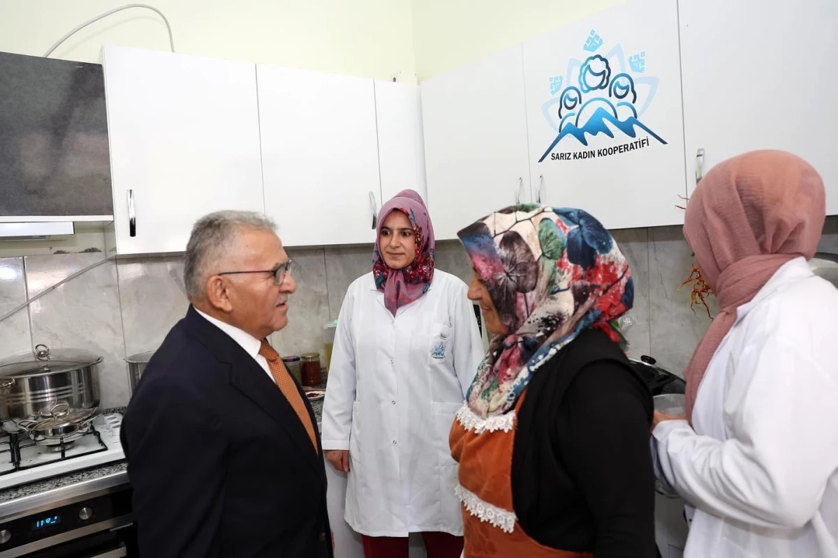Başkan Büyükkılıç, Sarız\'da kadın kooperatifi ve esnafı ziyaret etti