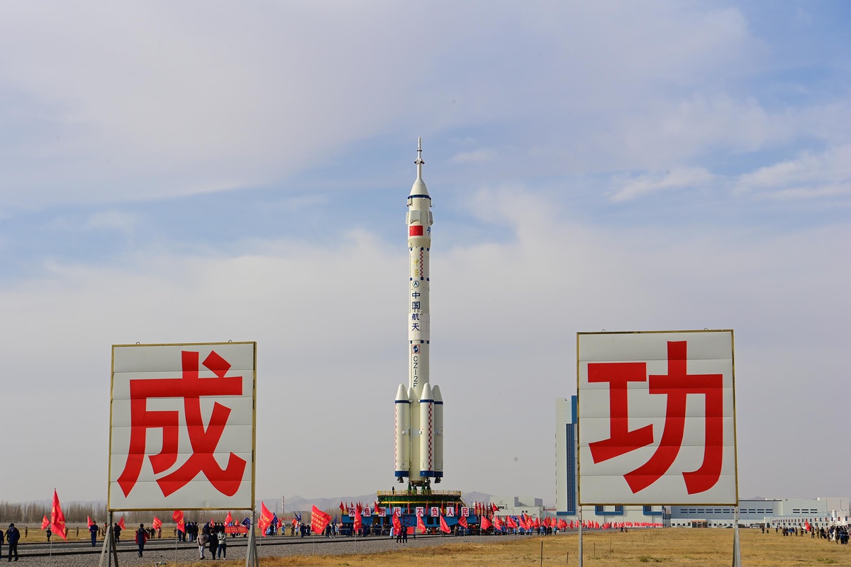 Çin, Shenzhou-15 İnsanlı Uzay Aracını Fırlatmak İçin Hazırlık Yapıyor