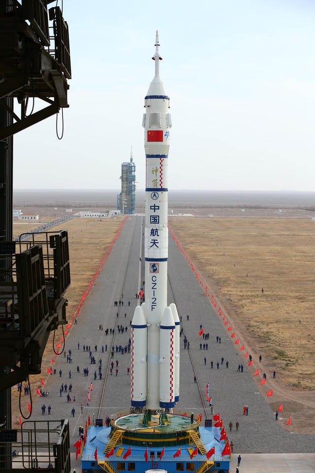 Çin, Shenzhou-15 İnsanlı Uzay Aracını Fırlatmak İçin Hazırlık Yapıyor