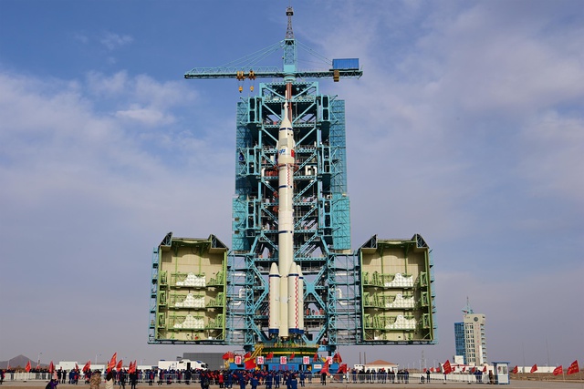 Çin, Shenzhou-15 İnsanlı Uzay Aracını Fırlatmak İçin Hazırlık Yapıyor